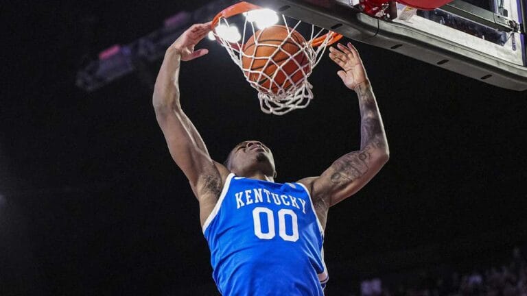 Kentucky basketball player Otega Oveh dropped a monster on Texas A&M