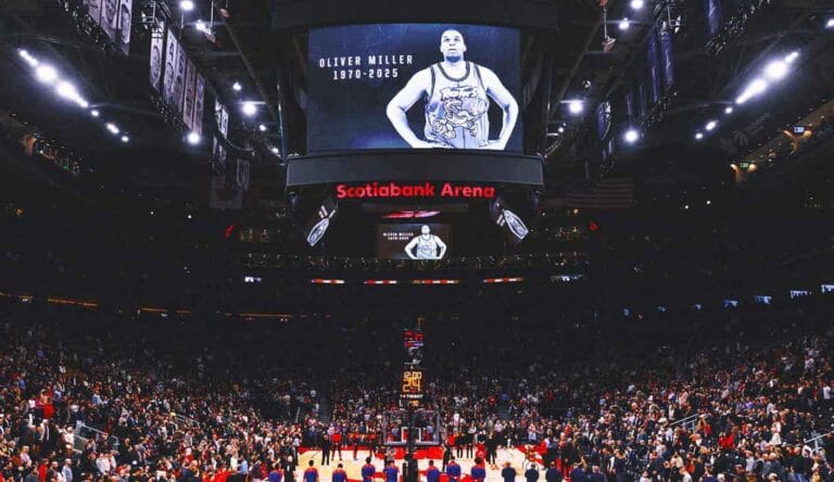 Oliver Miller, Center helping Arkansas to reach the final four, die in 54