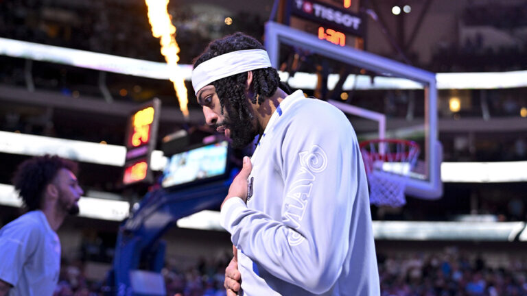 Anthony Davis, Klai Thompson Among Mavericks Out vs. Grizzlies