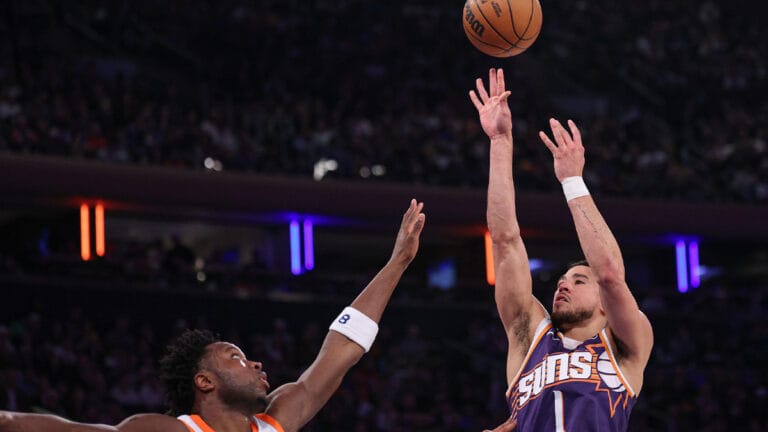 Suns’ Devin Booker Fuels Knicks Trade Rumorin with “Favorite Place”