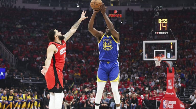 What did Fred Vanvleet rockets say Draimond Green to “pray” during the heating crowd