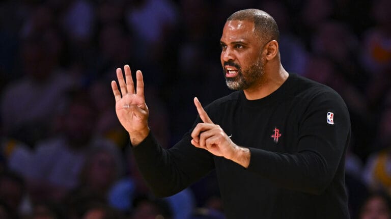 Rockets played by play-Oclus with a warning with “hate”