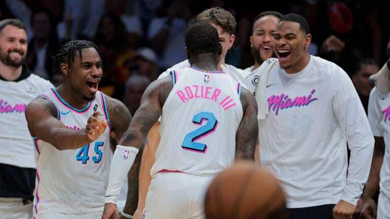 UP-and-and-and-and-In-In-In-In-In-In-Increte Star Deliver “Raising” Entrance after regular season final