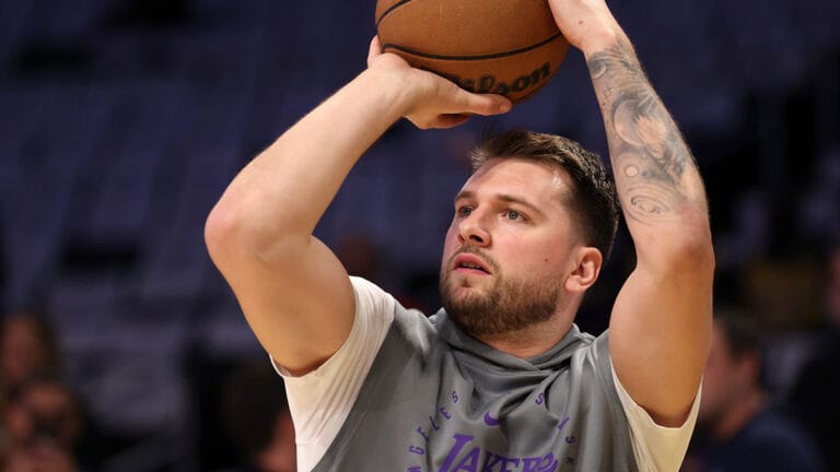 Luka Doncic Stephen Curri Curry Admision Adid Fieri Lakers-Timbervolves Game 2 Start