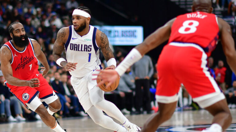 Jaden Hardy comes out in the Mavericks-Clippers game with a terrifying ankle injury