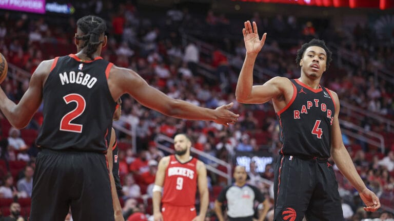 Raptors fans in harassment with hot MIC reporters