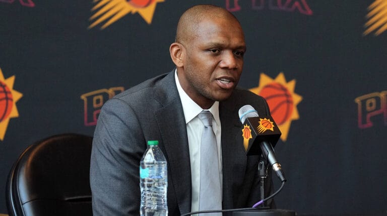 Training is looking for “TUBLE” hints in the future of James Jones