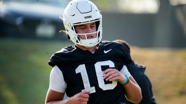 Texas Football Quarterback Arch Manning Striking Entract Amide KB1 Status