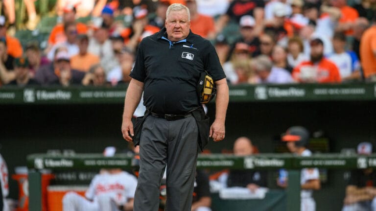 Sumpire makes NSFV Gaffe during the game Red Sok-Gemini game