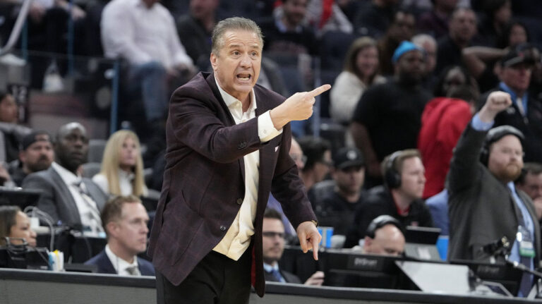 Minnesota gives John Calipari Major Shout in Game 4