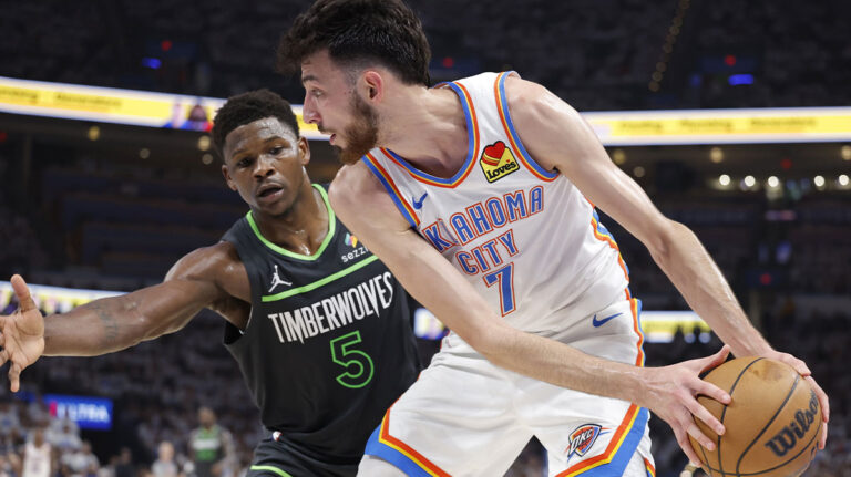 Chet Holmgren makes a “stinking” game entrance 1