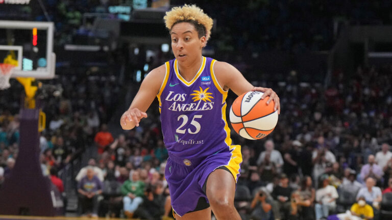 Laishia Clarendon makes VNBA back as a member of the broadcast team of Golden State