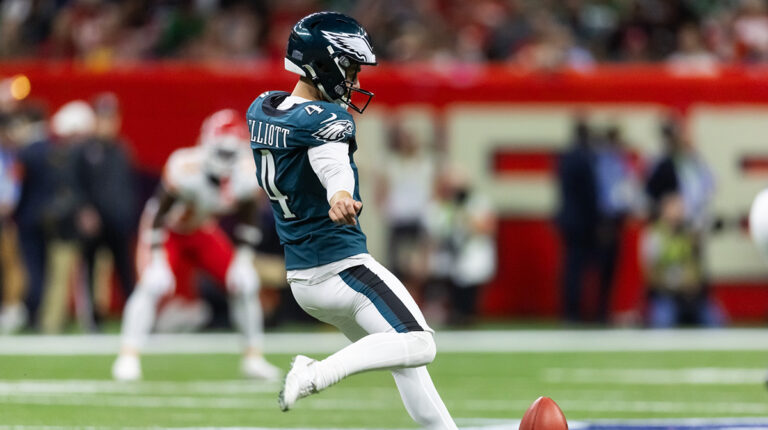 Meets at any time a change of 1 yard in the shock