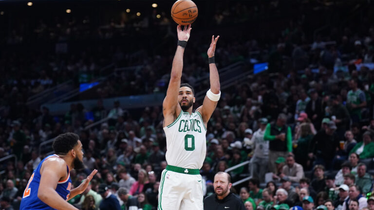 Boston makes the NBA play-preferred play-of-the-game 1 loss compared to Knicks