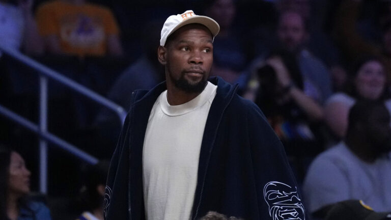A 3-word response Kevin Durant on grumpy crossing to hate