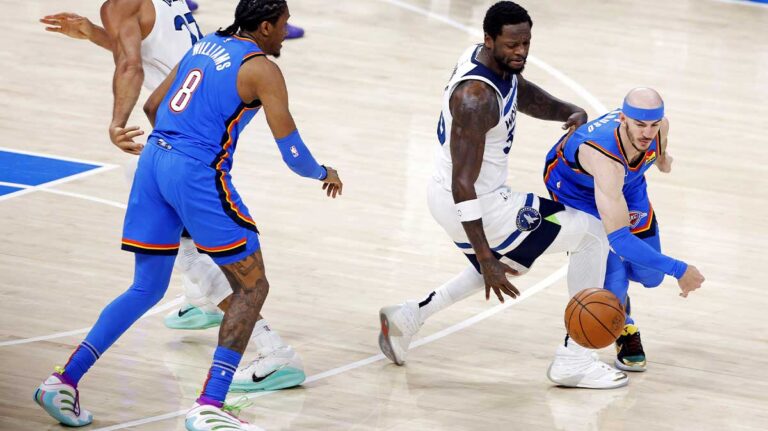 Fans Baked Julius Randle for a pathetic half vs.