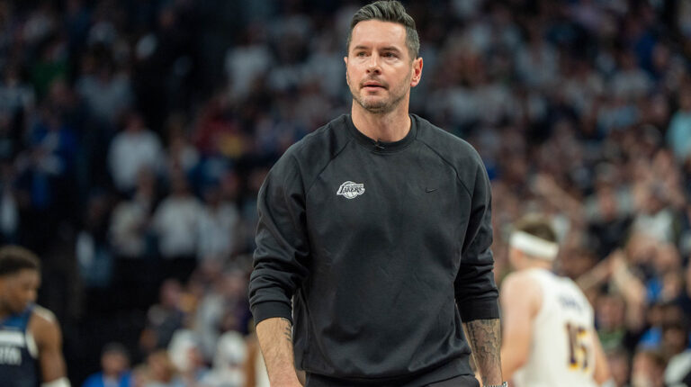 Los Angeles is looking for a new trainer for JJ Redickov staff