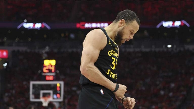 Magic Johnson sends prayers in Stephen Curri