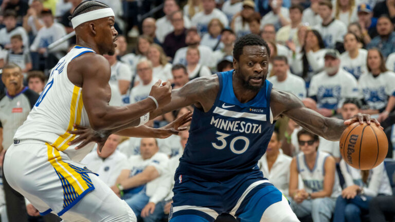 Julius Randle goes to Full Kevin Garnett with Monster Game 2