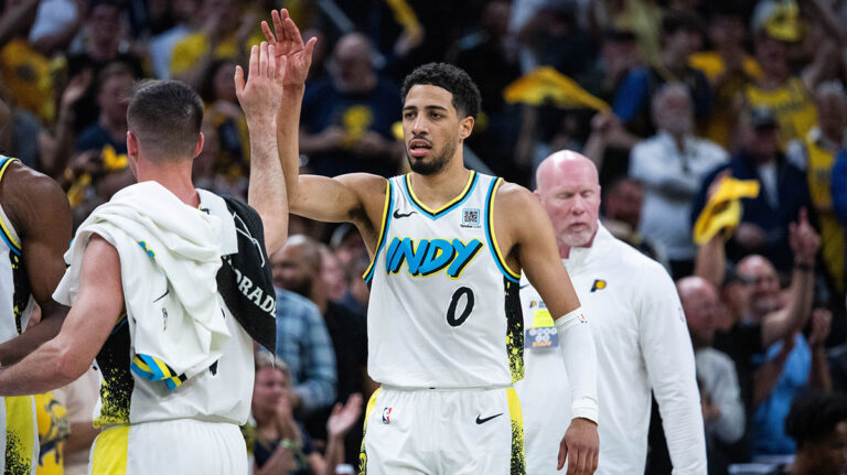 Tires Haliburton gift surprise to fans that was mobbed in Msg