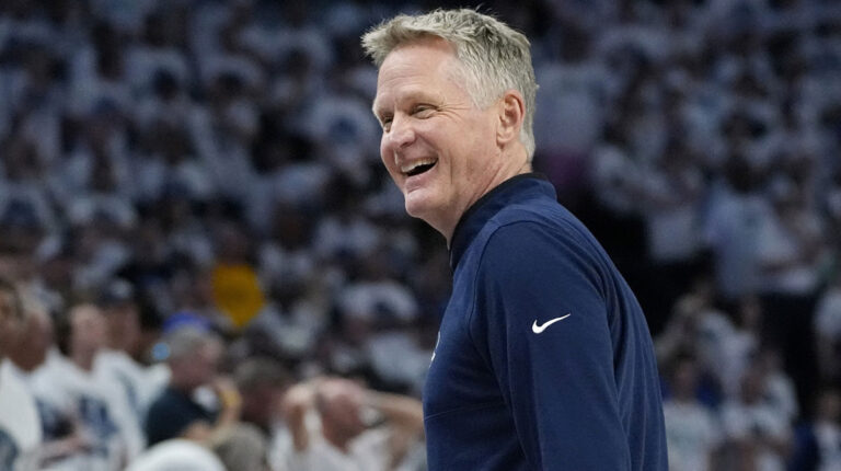 Steve Kerr Drops Microphone in a lesson to play without Stephen Curri