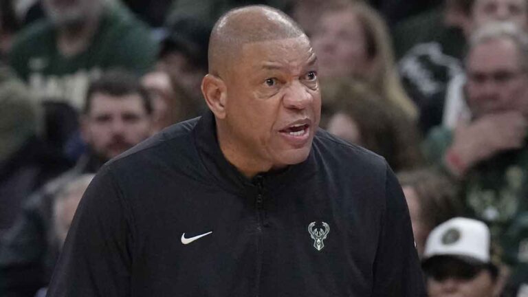 Doc Rivers catches the lutal of TNT over the new look Kenny Smith