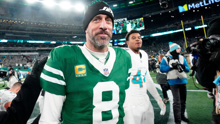 EX-KB Calls Aaron Rodgers, Pittsburgh ‘Department’