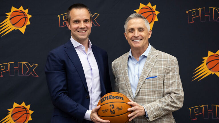 Patrick Beverley gives Phoenix’s new coach Jordan Otta flowers