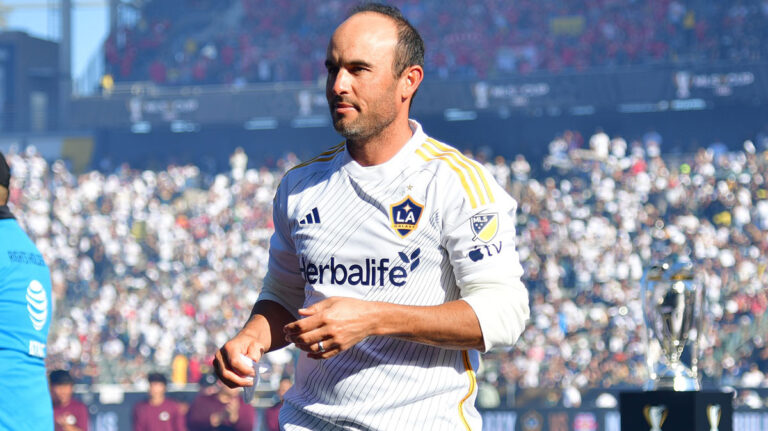 Landon Donovan Bluto calls players who give up golden