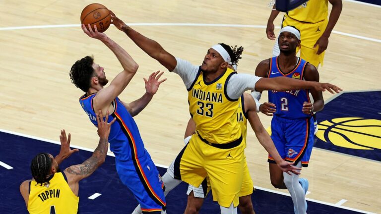 Miles Turner Emfratsates Chet Holmgren with key game 3 blocks