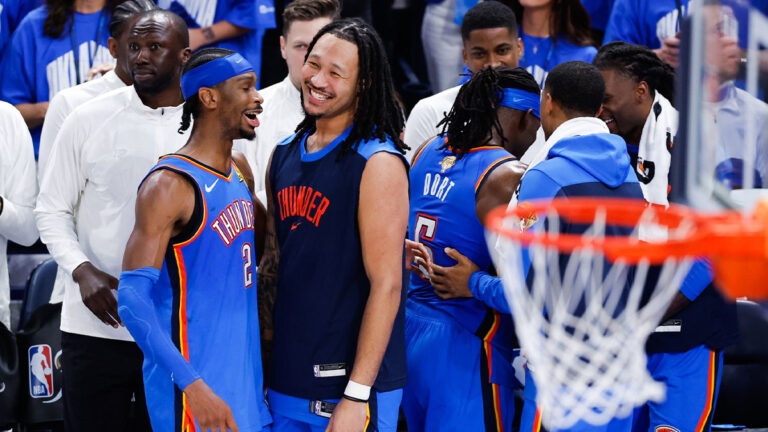 Jailin Williams reacts to $ 24 million contract with GIF