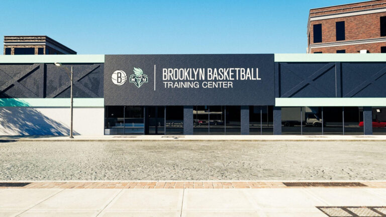 Brooklyn Opening of the Youth Training of Youth Basketballs next to the Barclays Center
