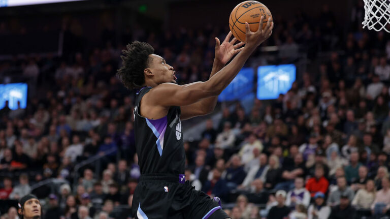 Collin sectone interrupts silence after trade in Charlotte