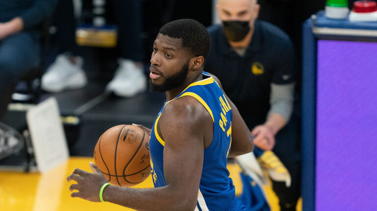 Fans baked ex-Dubs Player for Asinine Stephen Curri