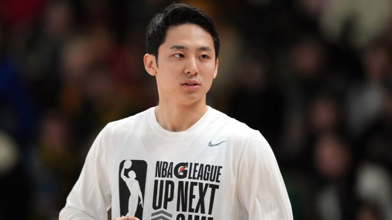 Yuki Kavamura on the fitting in Chicago