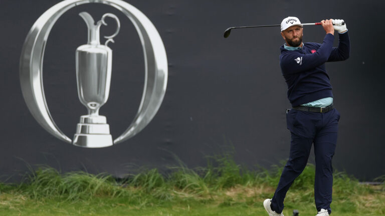 Jon Rahm goes to the ‘whistling’ fan while swinging