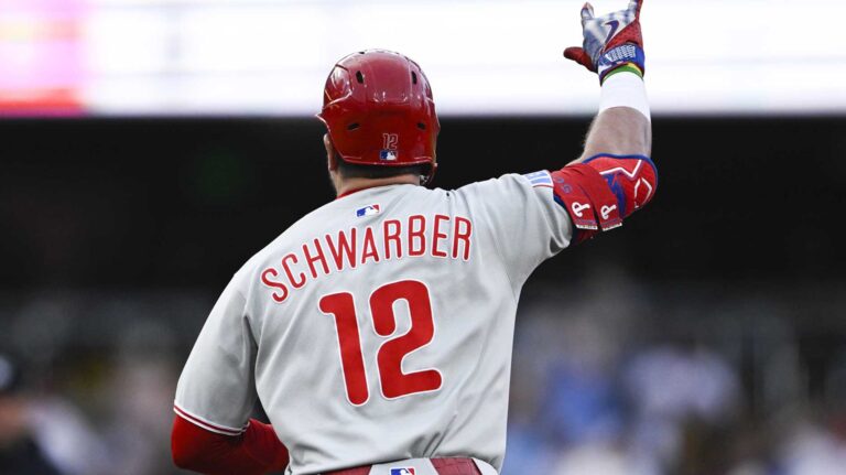 Kyle Schwarber Joined 30 Home Run Club vs. Padres