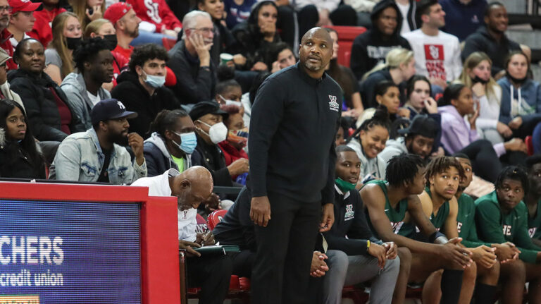 The NBA Champion Lindsey Hunter hired as the main coach of high school