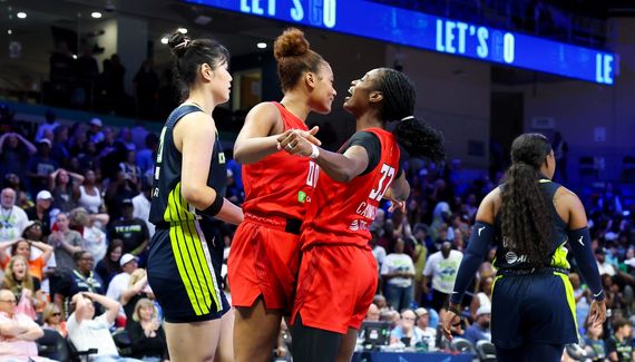 San Folding Wing Paige Bukers with 3 Points