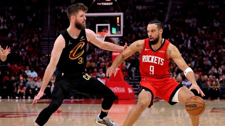 Houston chased Dean Wade, Cobs Trade Before Dorian Finnei-Smith signed