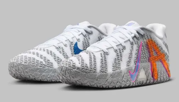 First pictures of Nike I “Light Emissions”!