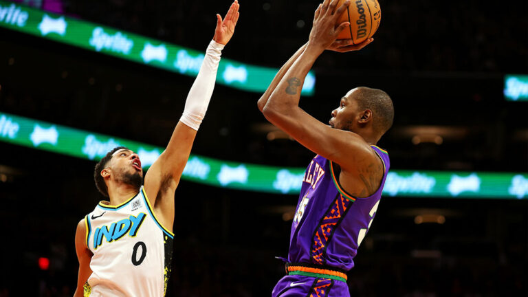 Funny reaction of Tires Haliburton on Kevin Durant Snapping in the Fan