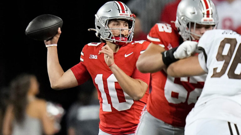 State Football Ohio EX-HC Urban Meier Tip for Julian Saiin in front of Texas game