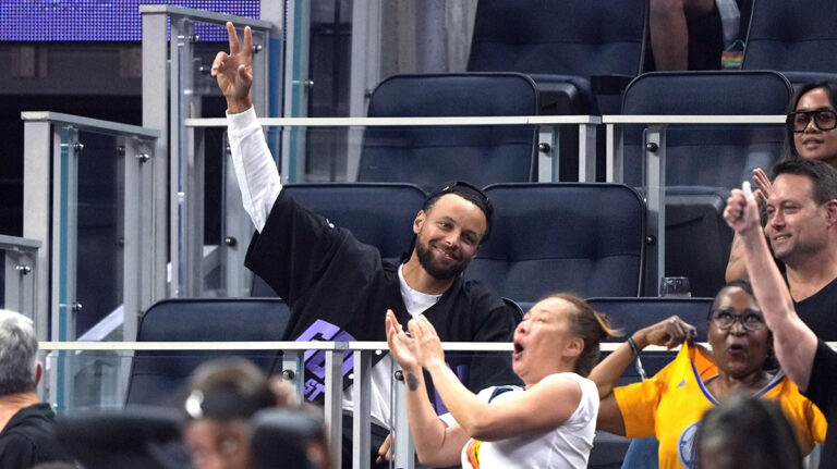 Stephen Curri is the entrance to the net value