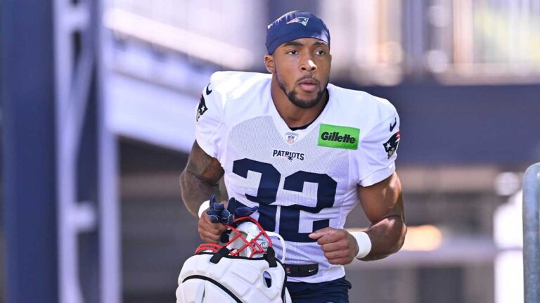 Treveyon Henderson Houses open start from the beginning on the first NFL touch