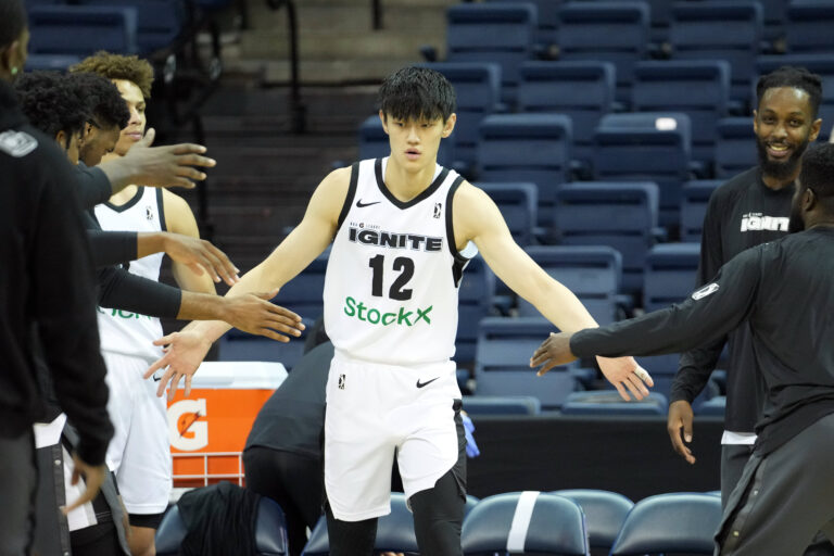 Brooklyn signs the Chinese Star Fabno Zeng Tribing Camplan