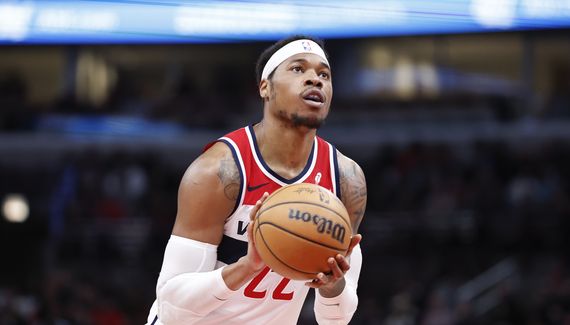 Richaun Holmes hesitates between NBA and Greece