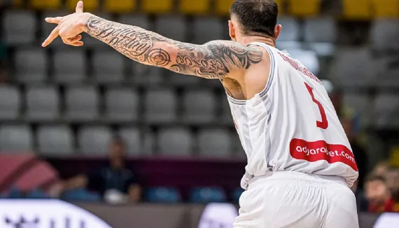 Avant Giannis Antetokonpo, Sandro Mamukeshvili Croque Santi Aldama