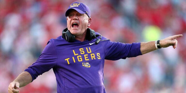 Brian Kelly calls the whole team after Ole Missess Gums