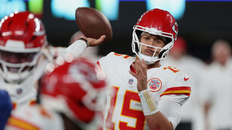 CLOWN CRIS COLLINSWORTH fans for Patrick Mahomes Praise